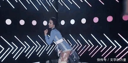 迪丽热巴现身演唱会太犯规 透明短裙惹争议 网友 形象毁了!
