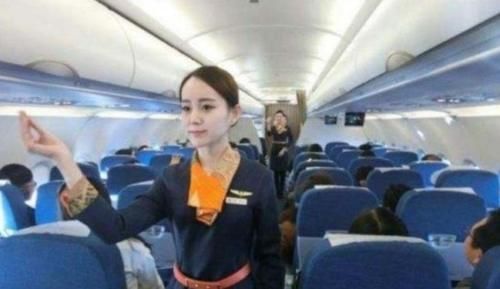  算是@为何飞机上空姐会不停的给乘客送吃的？今天算是清楚了