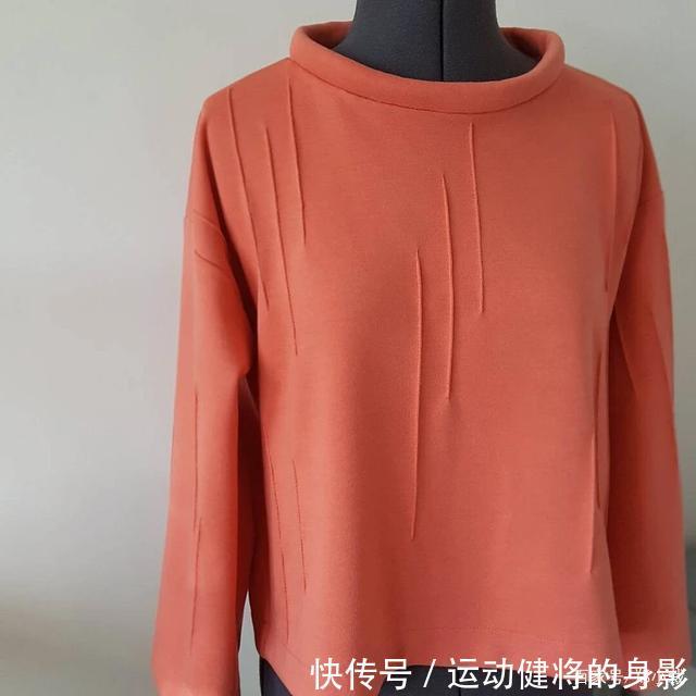  「时髦」她喜欢把普通衣服的款式，给它重新设计，不仅看起来更时髦且高级