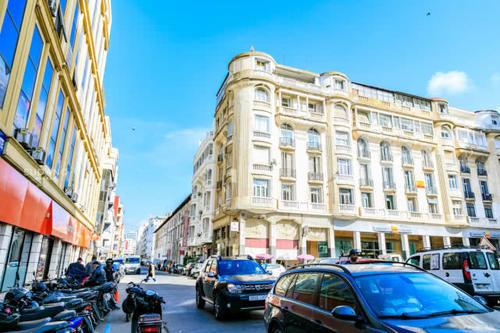 法国在非洲建立一座“欧洲城市”,穷人富人分开住,但经济发达