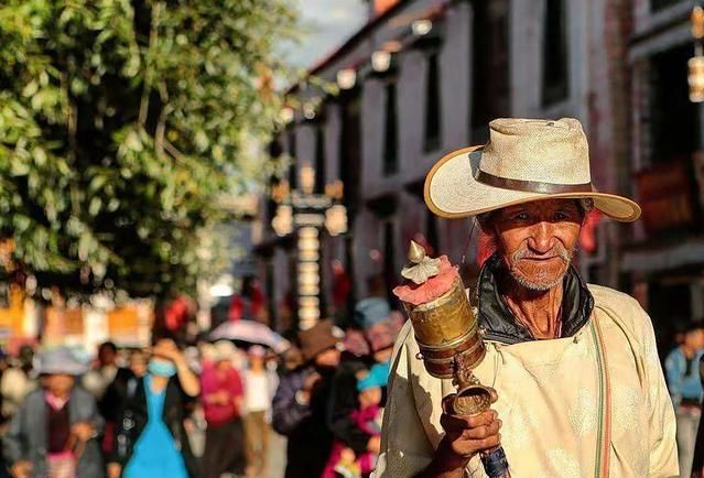 有世界最高广场,游客数量远超过当地人,中国人口最少的省会城市