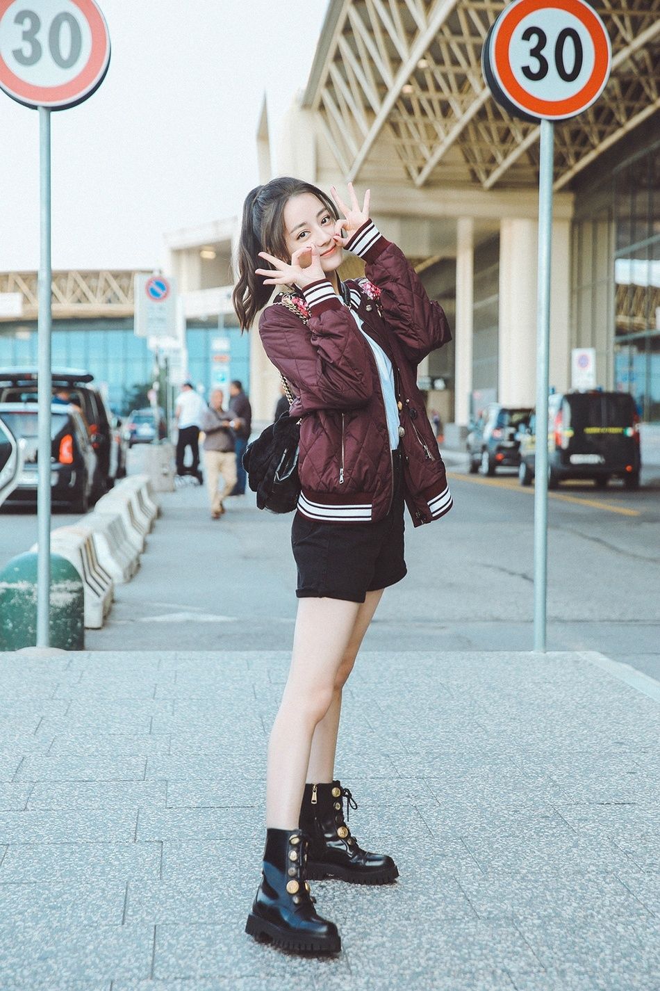 迪丽热巴:这个美腿又直又长