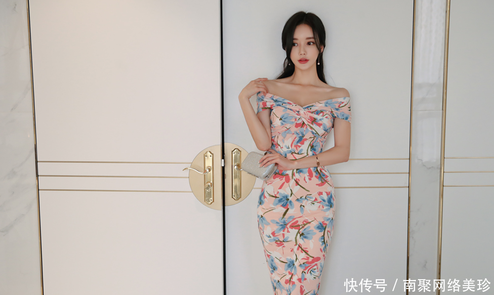 「精致」精致的油画齐膝长裙,这样打扮显得身姿动人