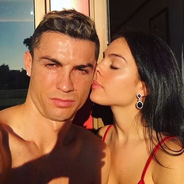 干货| 世界杯球星太太的时尚配饰课正式开课了，你认真听讲了吗?