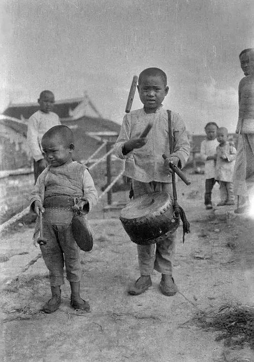 美国一位研究中国的学者，无意中在家里翻出来6000张中国老照片