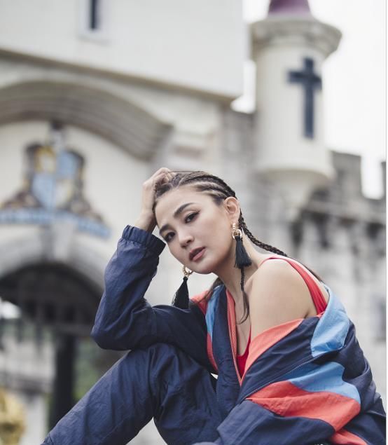 「复出」她曾和林心如抢霍建华, 如今42岁复出拍戏, 眼角细纹让人心疼