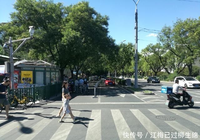 北京地铁5号线张自忠路到北新桥一段:老北京味道商业非常发达