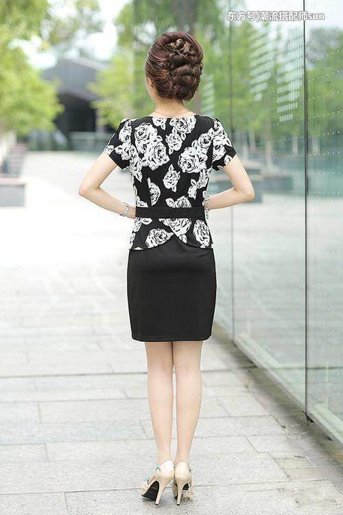 街拍：图1张俪包包亮了，被调侃像卖菜大妈收钱包！图2纹身美女