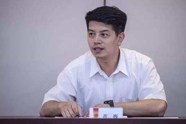 走出两位“80后”正厅的岗位，再迎“80后”