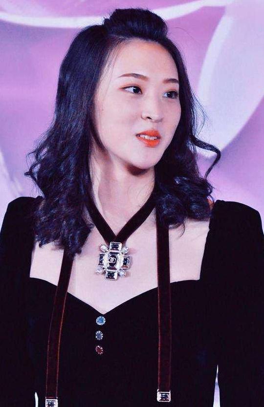 1米92的惠若琪搭配8cm性感高跟, 比名模还养眼! 哪个男人想娶她呢