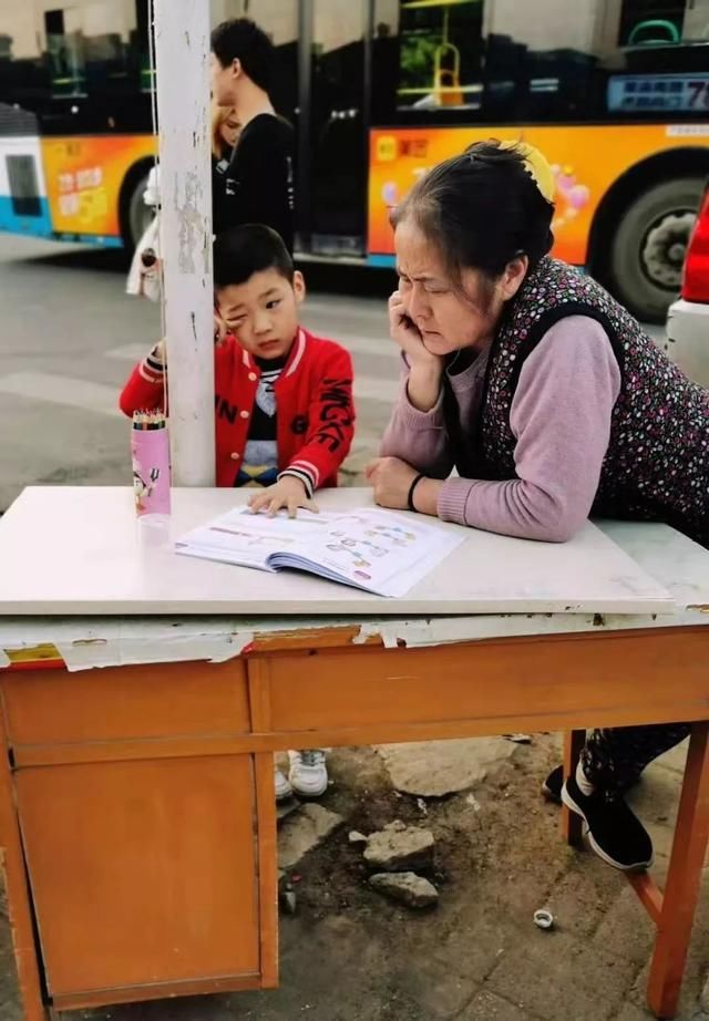  赵彬：看完这个外卖小哥的朋友圈，我惊了