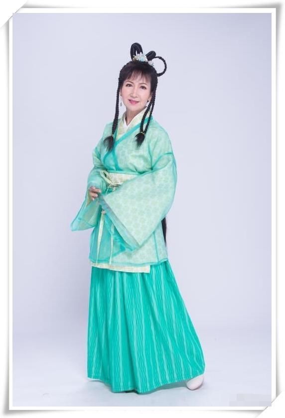 59岁陈美琪满面皱纹，优雅的老去，网友：不打针的脸就是这样真实