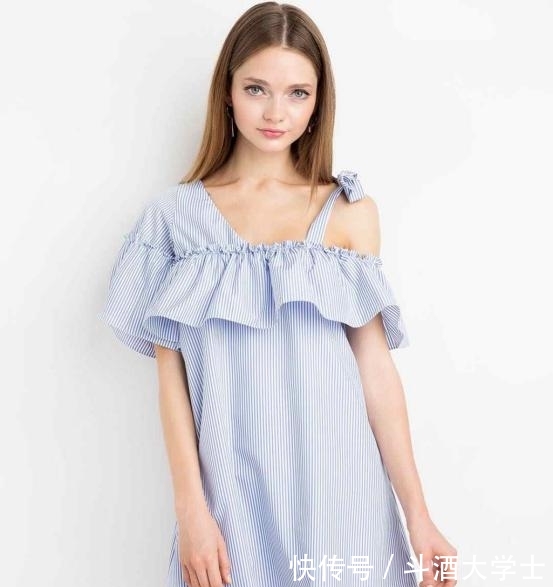 【于整体的穿搭】小裙子穿搭清新又时髦,是春季搭配的必备服装,学以下三点巨优雅