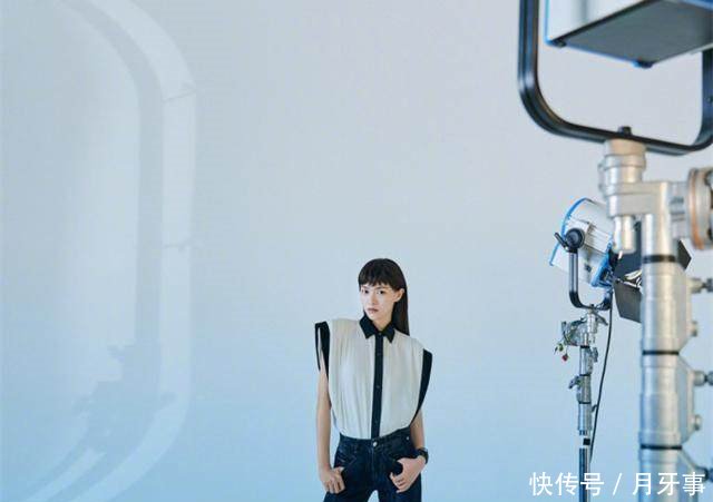 35岁唐嫣只不过剪了个“狗啃”刘海，气质就变得大不一样了！