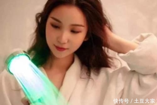 发质■头发多久洗一次最健康？医生：大于“这个数”，难怪头发越洗越少