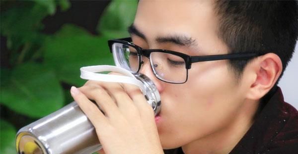  『空腹喝一杯』便秘的人，饮食上注意这6个方面，或许可以有所好转