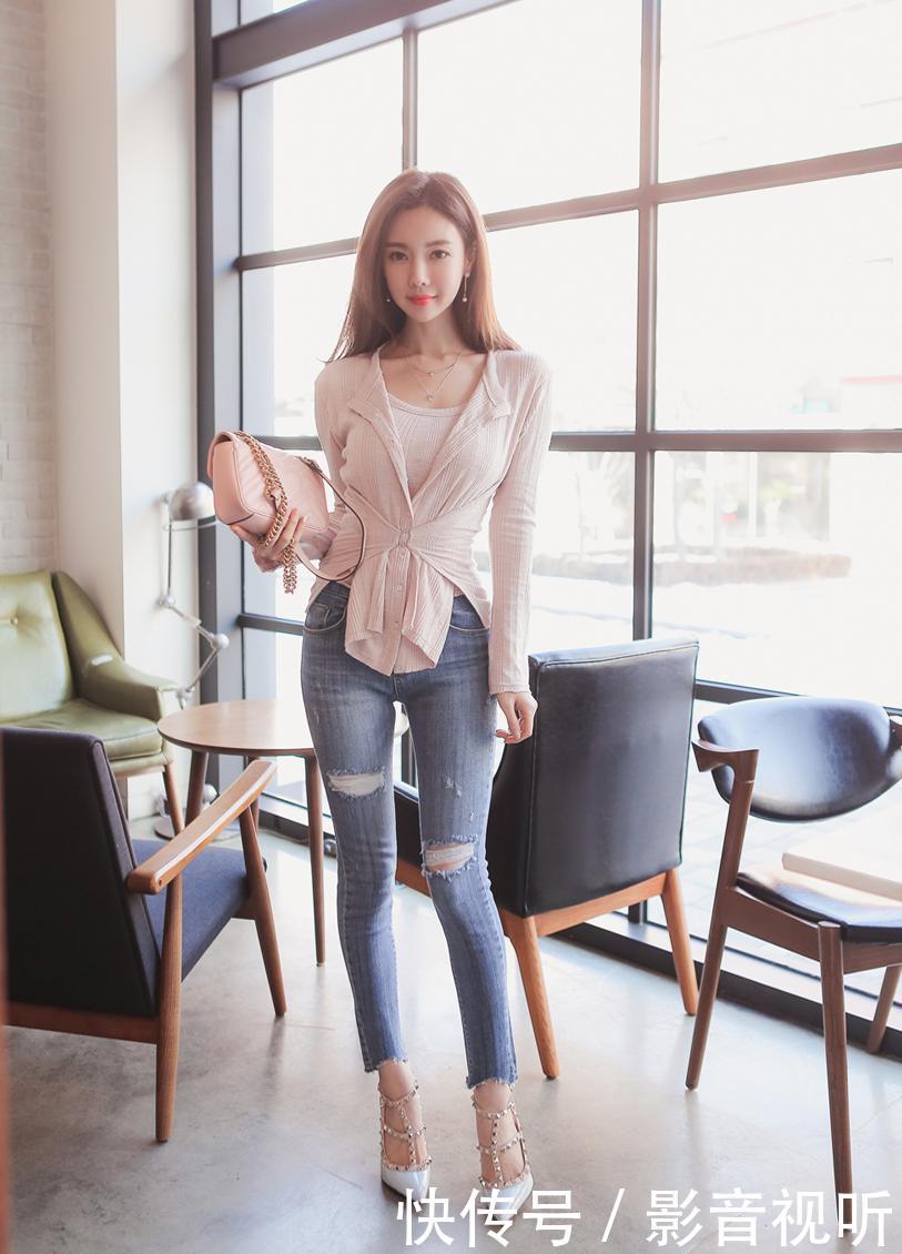 街拍：这位小姐姐光艳逼人，身材凸的好令人怦然心动 你觉得呢