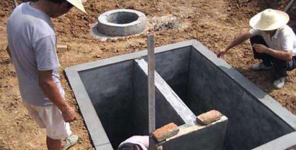 为啥？农村改厕后确实干净方便了不少，农民却说用不起