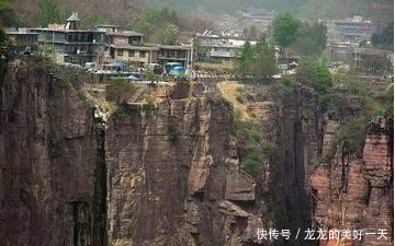 #钢梯#四川“悬崖村”不愿搬,获6亿资助后修建钢梯,如今变成咋样了?