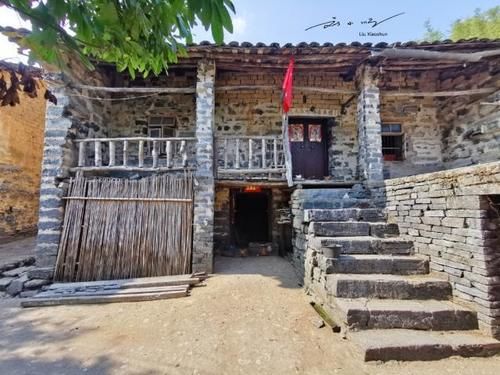 实拍中越边境的广西壮族古寨，人烟稀少，越南人每天跨国来工作