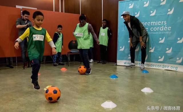 总算知道法国为啥夺冠了，看看姆巴佩的鞋柜吧，还要啥奖金啊