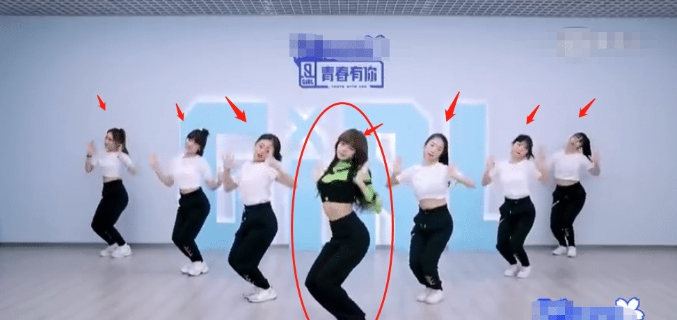 学员:Lisa《青你2》主题曲,与学员差距一望即知,堪称教科书级别