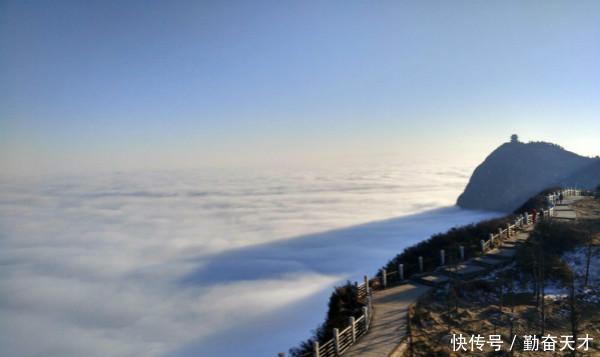  唯一：我国唯一挤进全国经济十强的西部省份, 拥有西部唯一特大城市