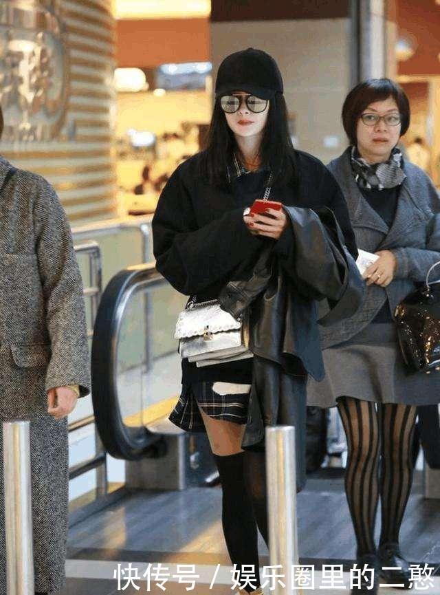 你以为迪丽热巴穿长筒袜美 那是因为没见过baby穿长筒袜