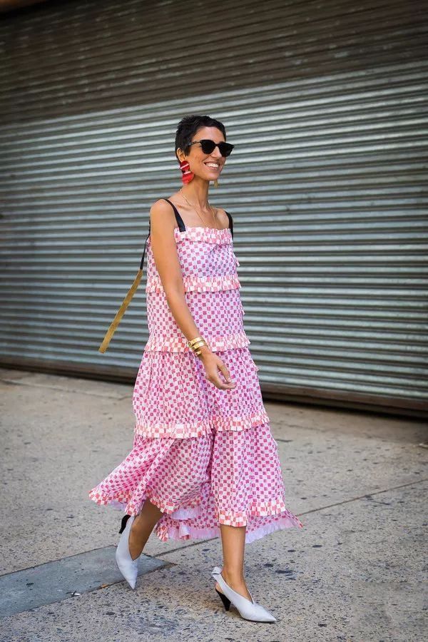 提问| 怎么穿粉色才能摆脱乡土感?她们教你穿出强大气场!