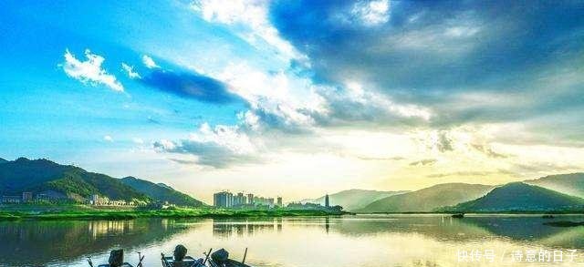 不靠长江，却因为三峡工程整个县城被淹，如今成漂亮的湖滨城市