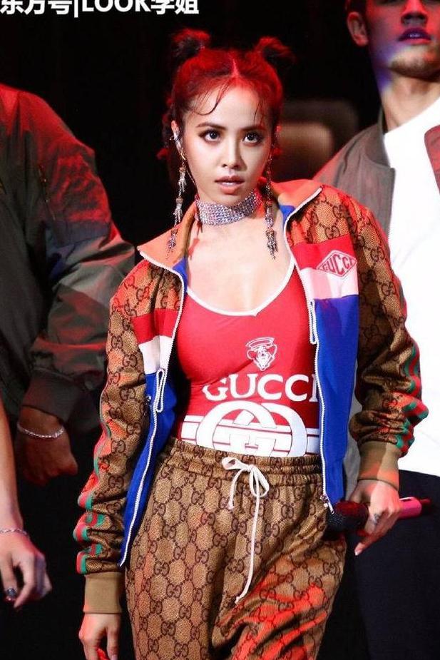 蔡依林为了美太拼了，哪吒头嫩回18岁，网友：身材好有料