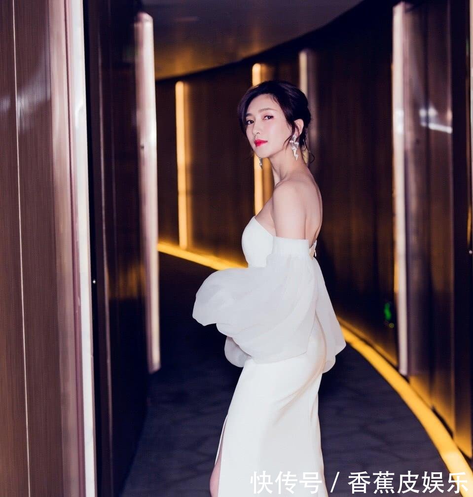 江疏影真猛! 硬生生把露背裙穿成了“肚兜”网友: 我可不敢这样穿