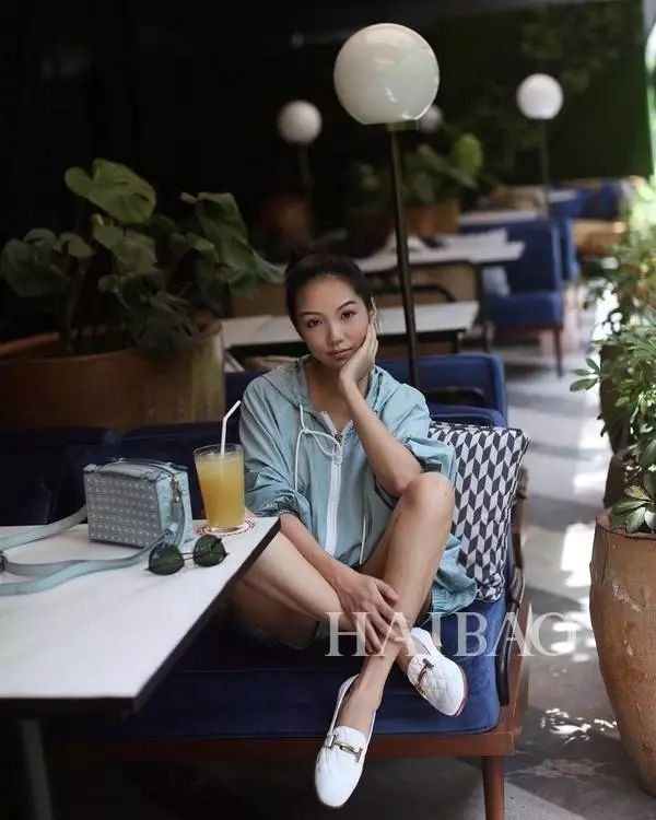 小个子夏日穿搭特辑!身高不足160cm的她们，怎么穿才能显高又时髦