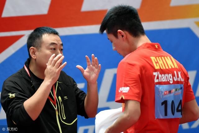 国乒前主教练刘国梁被曝出与明星亲密照，对方出面辟谣说全是假的