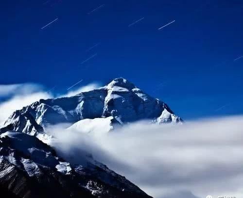 你知道站在世界上最高的山峰上，能看到什么吗？