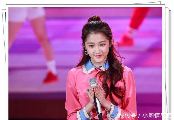 许晴够狠!49岁穿娃娃领裙不输20岁关晓彤,网友年龄只是摆设