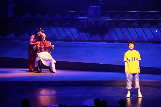 北京儿艺儿童剧《北京童谣》:为人心发声,每个