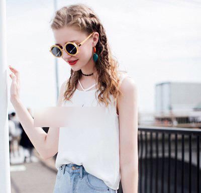 潮人都默契的这样扎发，很有街拍灵感的发型！