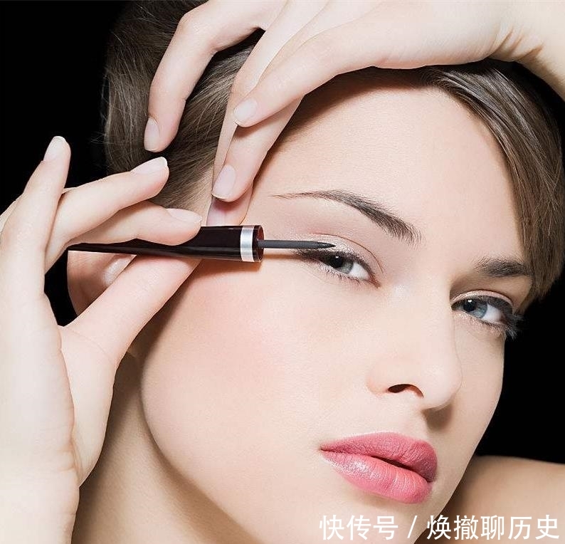 【女人】女人一定要会淡妆,化妆师教你用这些化妆品,手残党一秒就学会