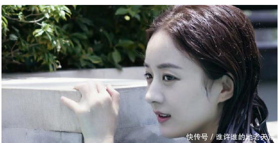 赵丽颖晒度假美照穿红裙露白皙美腿,泳装照背