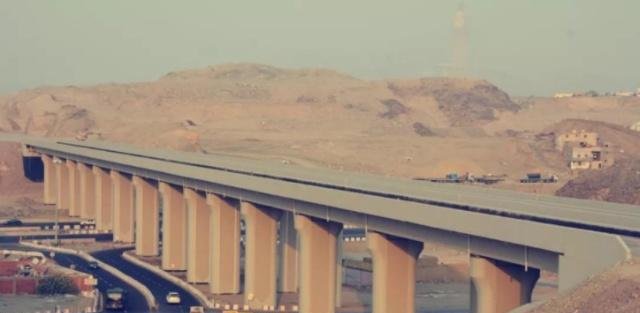 沙特斥巨资建造高铁，中国顺便修了一座桥，刷新世界纪录