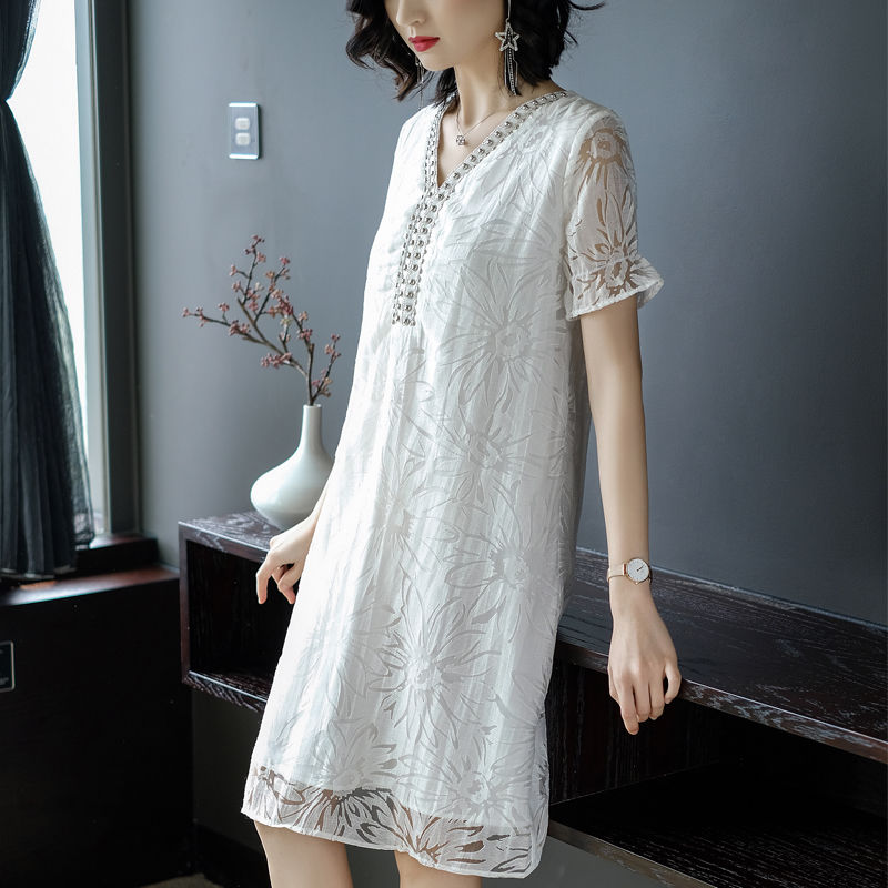 偷偷告诉你!丰满的女人这样穿,前凸后翘超性感,十个男人九个迷