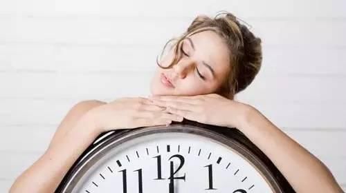  「长期缺乏睡眠」睡得越多，人就越瘦！看完这些，你还敢熬夜吗？