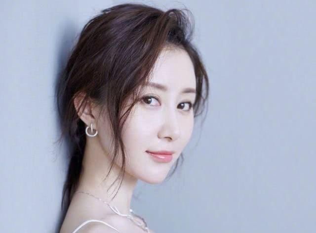  「着自己」“出淤泥而不染”的女明星：唐艺昕韩雪已入选，她成名20很多年零桃色新闻