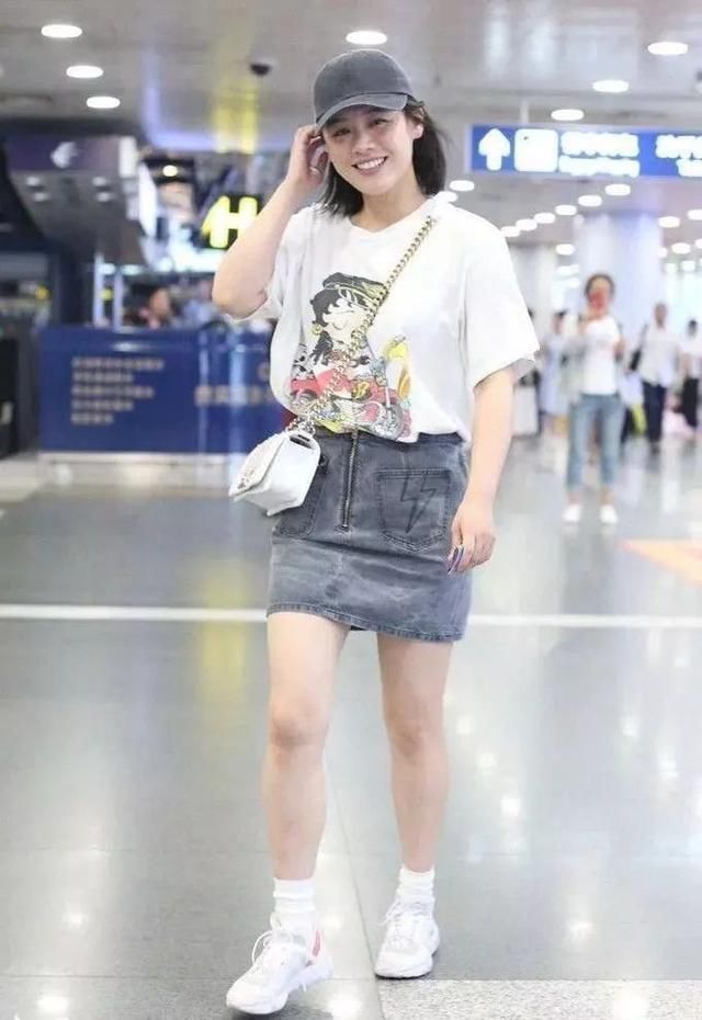 说马思纯是穿衣“反面教材”都不夸张，硬把格纹裤穿变味了！