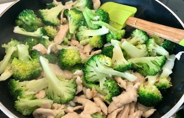 『西兰花』头发不好的人注意了!它是“天然亮发”美食,每周吃三次,发质好