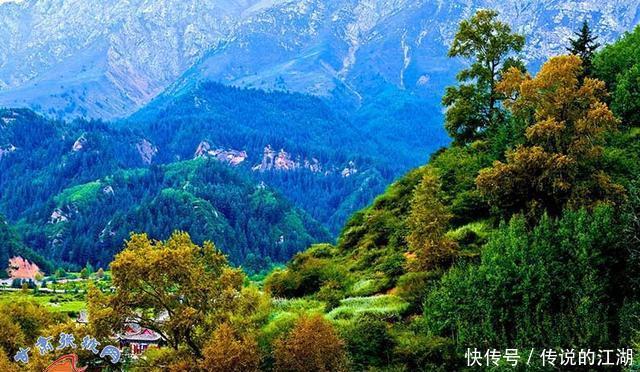 张掖：祁连山秋色如画 游客流连忘返