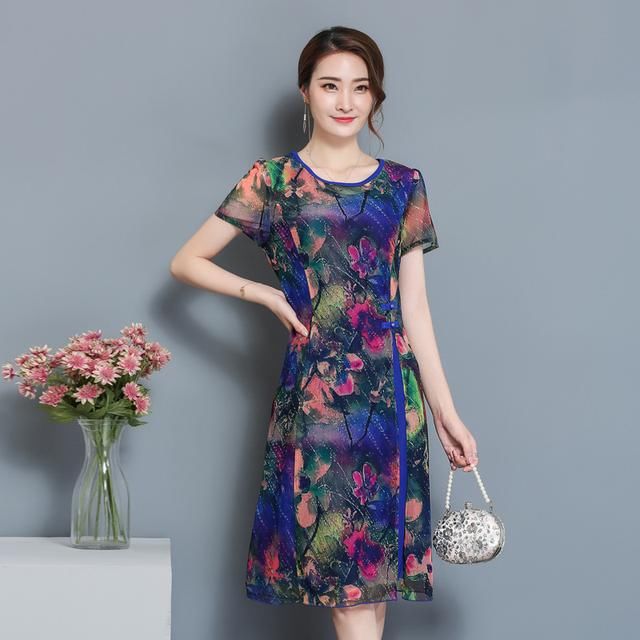 比套装还好看的连衣裙，简单中透出满满气质，适合40岁女人