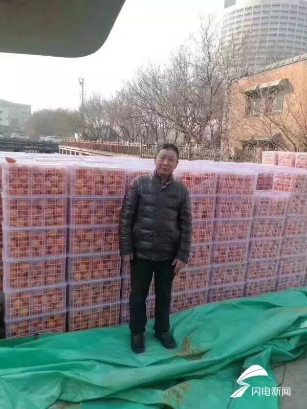 忠橙义卖!重庆老人带1300箱脐橙在济南紧急