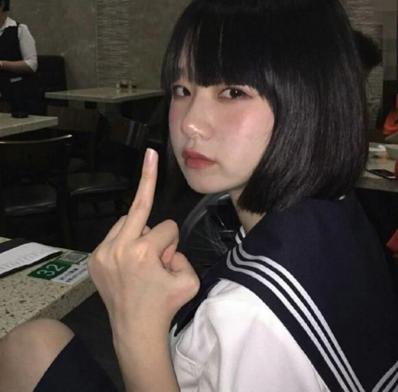 黑长直|“初恋还在”的女孩子,八成喜欢留“这3发型”,难怪异性缘会归0